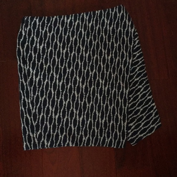 ⭐️ Firm Price ⭐️ NWOT Envelope Ikat Loft white/blue patterned skirt - Picture 5 of 9